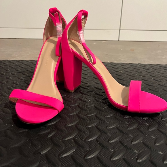 Pink strappy heeled sandal 9 - Picture 1 of 3